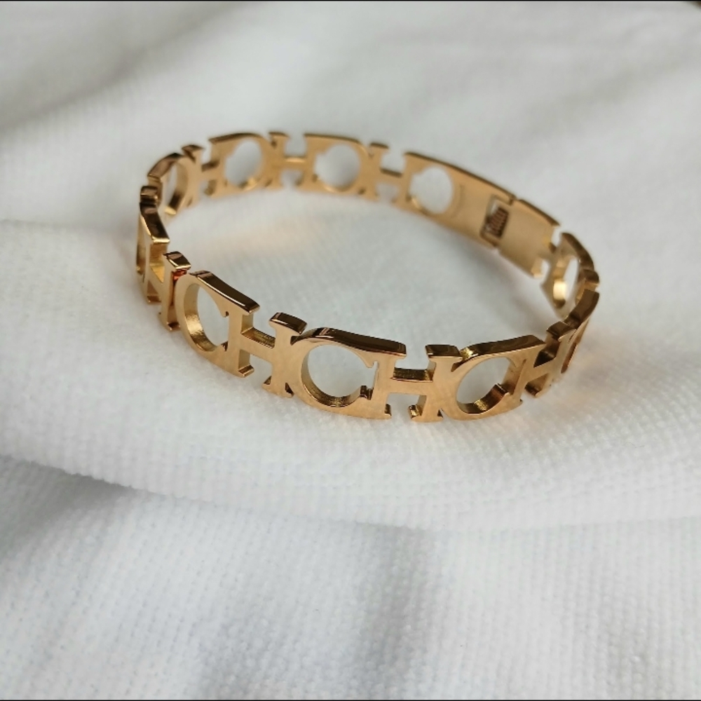 Elegant Gold Bracelet